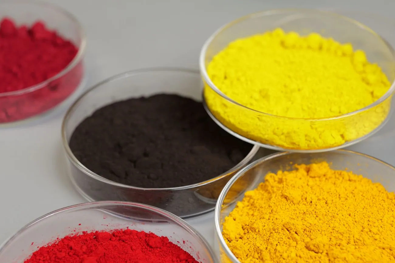 Solvent dye product and colored laboratory solutions
